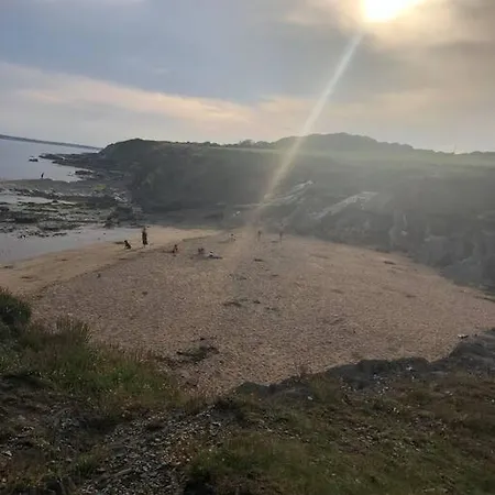 Cheerful 2 Bedroom With Free Parking