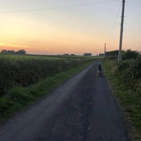 펜션 Cheerful 2 Bedroom With Free Parking Droíchead an Chláir